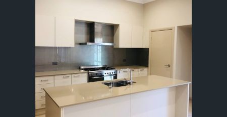 3 BEDROOM HOME WITH DOUBLE LOCK UP GARAGE + LARGE SHED + SIDE ACCESS - Photo 2