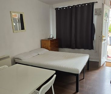 Studio Flat, Mansfield Road, IG1 - Photo 5