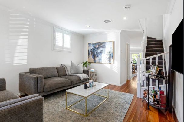 Low-Maintenance, Light-Filled Townhouse in the Heart of Richmond - Photo 1