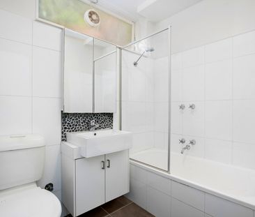 1/32 Davison Street, - Photo 4