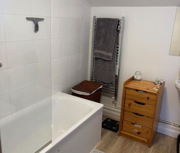 3 bedroom semi-detached house to rent - Photo 5