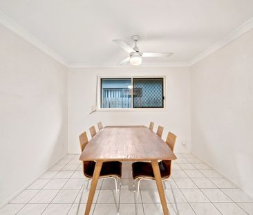 Relaxed Living in the Heart of Wynnum - Photo 3