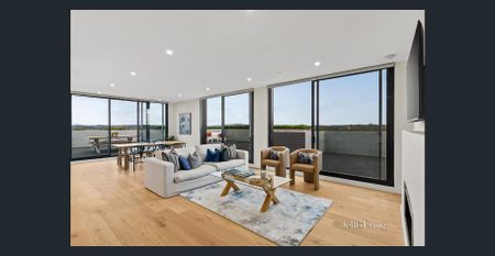 Penthouse prestige with panoramic vistas - Photo 3