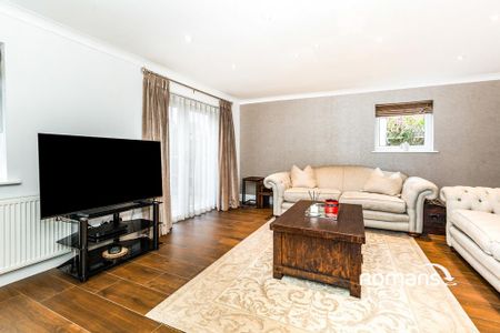 4 bedroom detached house to rent - Photo 4