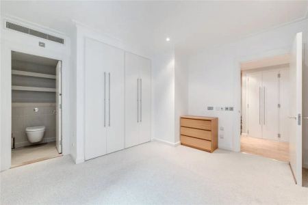 2 bedroom in 3 South Quay Square - Photo 3