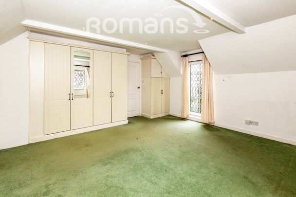 Hall Court, Datchet, SL3 - Photo 1