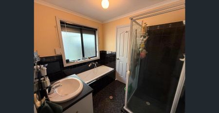 Well maintained family home - Photo 4