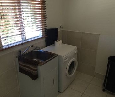 Large Room for Rent includes Water, Electricity & Internet. - Easy walk to Redcliffe Hospital - Photo 4