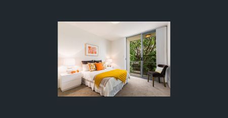 Elegant dual level apartment - Photo 2