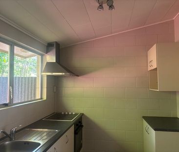 Tidy Two bedroom unit, near city centre. - Photo 4