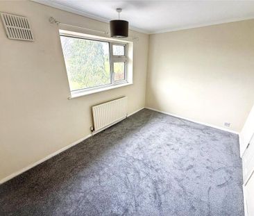 3 bedroom end of terrace house to rent - Photo 2