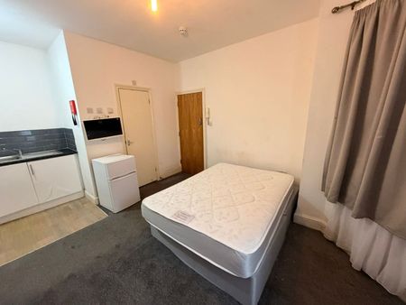 Studio Flat, Green Lane, IG3 - Photo 2