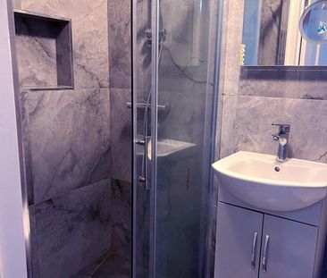 Modern Spacious Studio to Let in Lulworth close HA2 for £1200PCM Al... - Photo 5