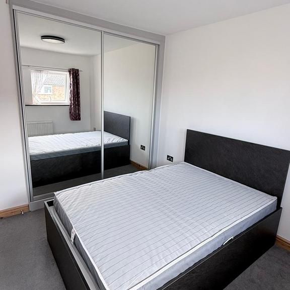 1 bedroom in a house share to rent - Photo 1