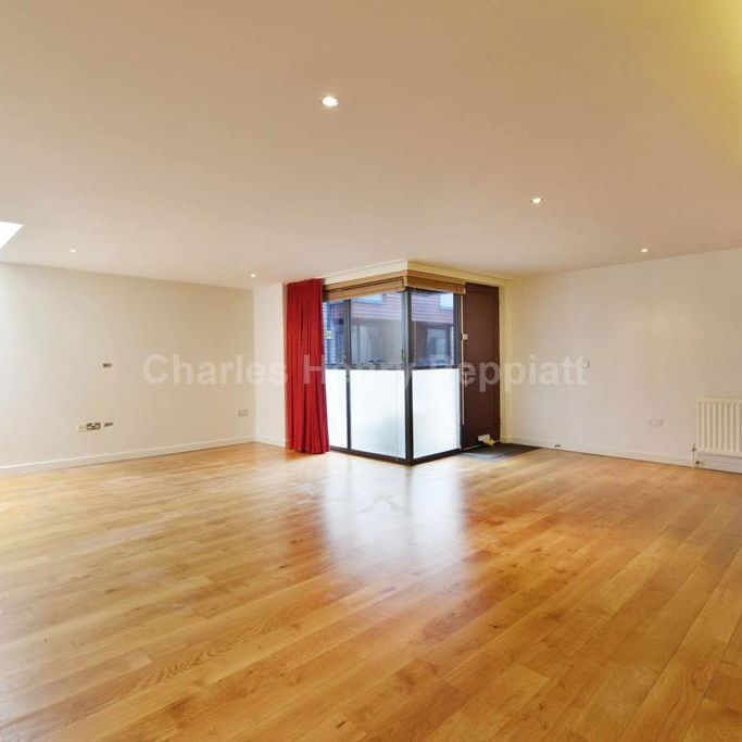 2 bedroom mews to rent - Photo 1