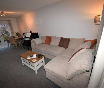Semi-detached house to rent on - Photo 3