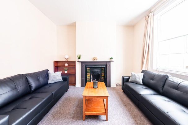 6 bedroom townhouse to rent - Photo 1