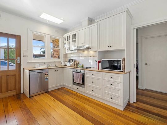 Charming Home with Flexible Living & Bayside Convenience - Photo 1