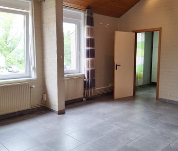 Renoviertes Eckhaus mit 4 SZ, 2 Bäder, Garage und Terrasse. Spacieu... - Photo 6