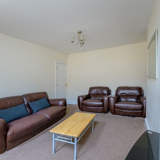 4 Bed Semi-Detached House, Finchley Road, M14 - Photo 1