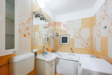 Casă cu 4 camere de închiriat, Ultracentral, Strada Bă... - Fotografie 3