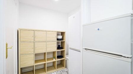Modern double room in Calle Valencia, Barcelona city centre - Photo 5