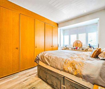 4 bedroom semi-detached house to rent - Photo 5