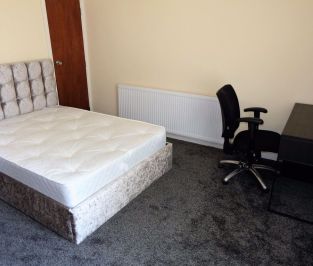 4 bedroom House in Burley Lodge Terrace, Leeds - Photo 3