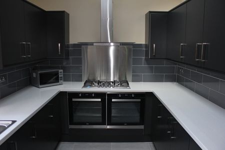 8 Bed Terraced House, Fairbank Avenue, M14 - Photo 5