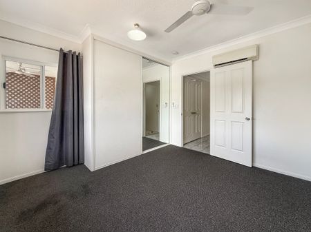 Modern 2 bed unit in the heart of Cairns! - Photo 2