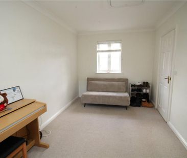 3 bedroom link detached house to rent - Photo 2