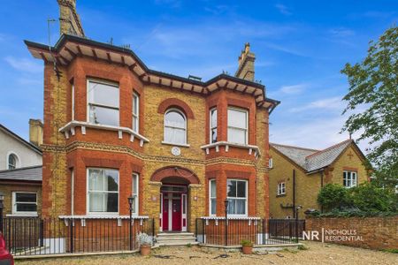4 bedroom flat to rent - Photo 2