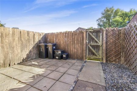 3 bedroom end of terrace house to rent - Photo 4