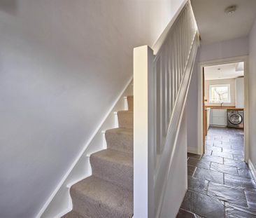 4 Downshire Place, HOLYWOOD, BT18 9LR - Photo 6