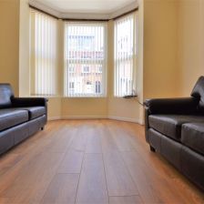 6 bedroom House in Ebberston Terrace, Leeds - Photo 1