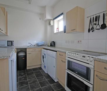 2 bedroom flat to rent - Photo 4