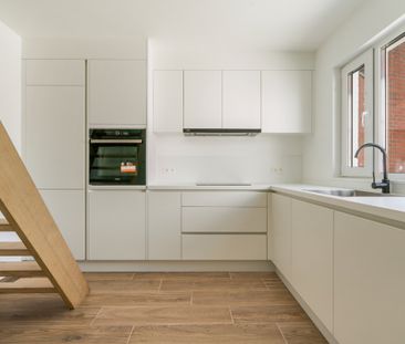 Gerenoveerde woning met 4 slaapkamers, tuin en garage. - Photo 1