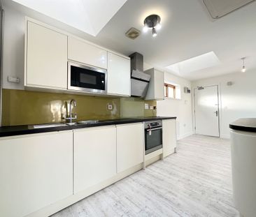 Great Mead, Chippenham - Photo 3