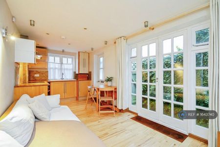 1 bedroom flat to rent - Photo 5