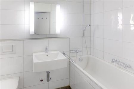 QUIET AND CENTRAL - Photo 5