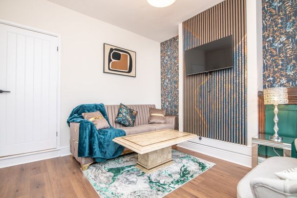 2 Bed Detached House, Hagley Road West, B68 - Photo 1