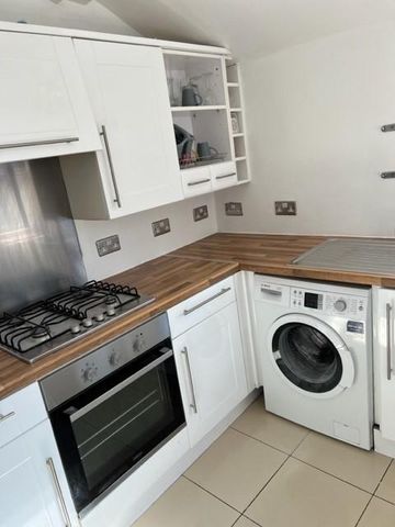 3 bedroom terraced house to rent - Photo 5