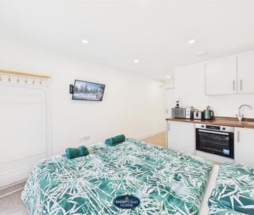 Studio to rent - Photo 3