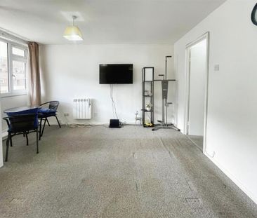 Peartree Close, South Ockendon, RM15 - Photo 2