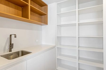 Tri-Level Waterfront Townhouse with Private Pool, Pontoon & Premium Finishes CONTACT JULIE SYKES 0438 050 110 - Photo 3