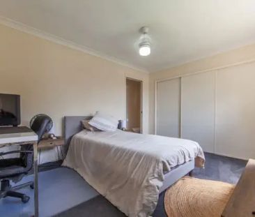 “Charming Family Home with Spacious Backyard” - Photo 5