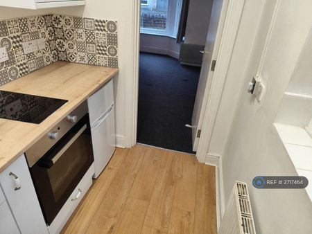 1 bedroom flat to rent - Photo 2