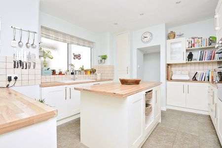 3 Bed Flat, Tooting, SW17 - Photo 4