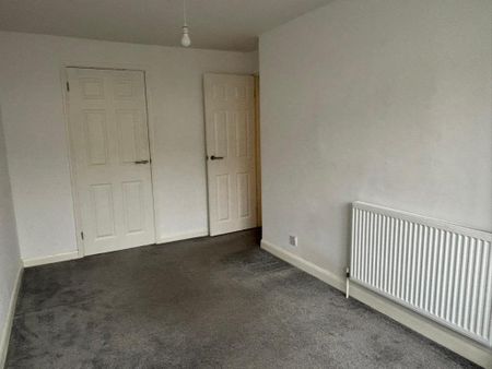 4 bedroom semi-detached house to rent - Photo 2
