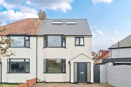 Semi-detached House to rent - Merriman Road, London, SE3 - Photo 3